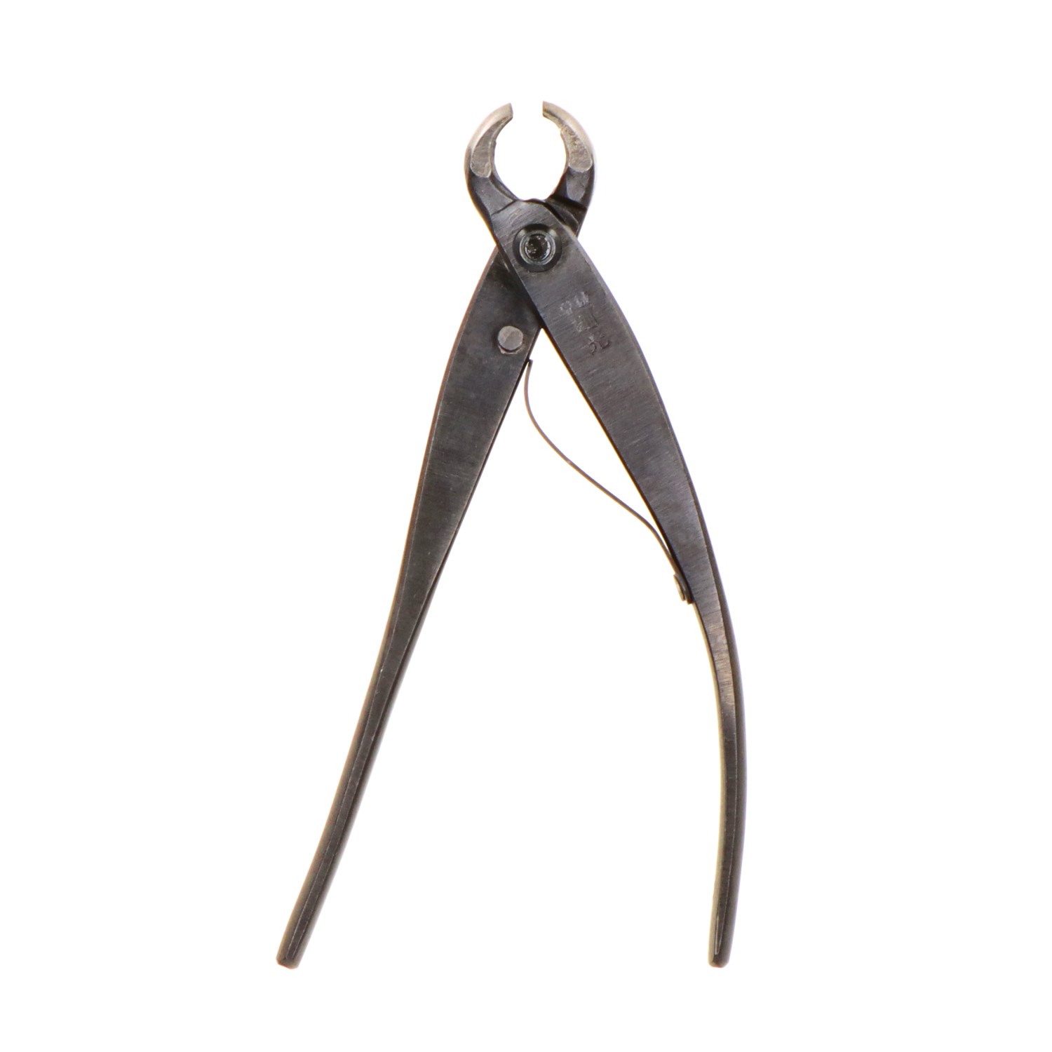 Knospenzange mit Federgriff Diese Zange ermöglicht durch den Federgriff ein entspannteres Arbeiten als die obigen Knospenzangen. Kleine Zange für präzise Arbeiten. Made in Japan.
Länge: 150 mm