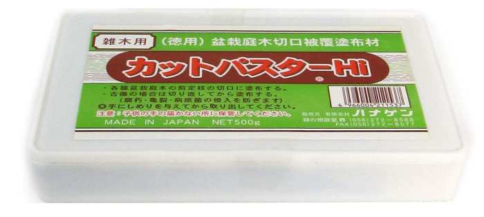 Wundpaste für Laubbäume (weisser Deckel)

Dieses Mittel schützt die Schnittstellen Ihres Bonsai vor Infektionen und Krankheiten. 
Härtet nach dem Auftragen nicht aus, sondern behält seine weiche Konsistenz und erlaubt es der Rinde, sich über der Wunde zu 