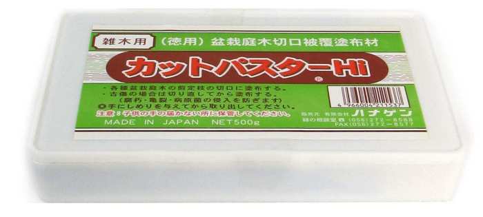 Wundpaste - Laubbaum (500 g) Wundpaste für Laubbäume (weisser Deckel)
Dieses Mittel schützt die Schnittstellen Ihres Bonsai vor Infektionen und Krankheiten. 
Härtet nach dem Auftragen nicht aus, sondern behält seine weiche Konsistenz und erlaubt es der Rinde, sich über der Wunde zu