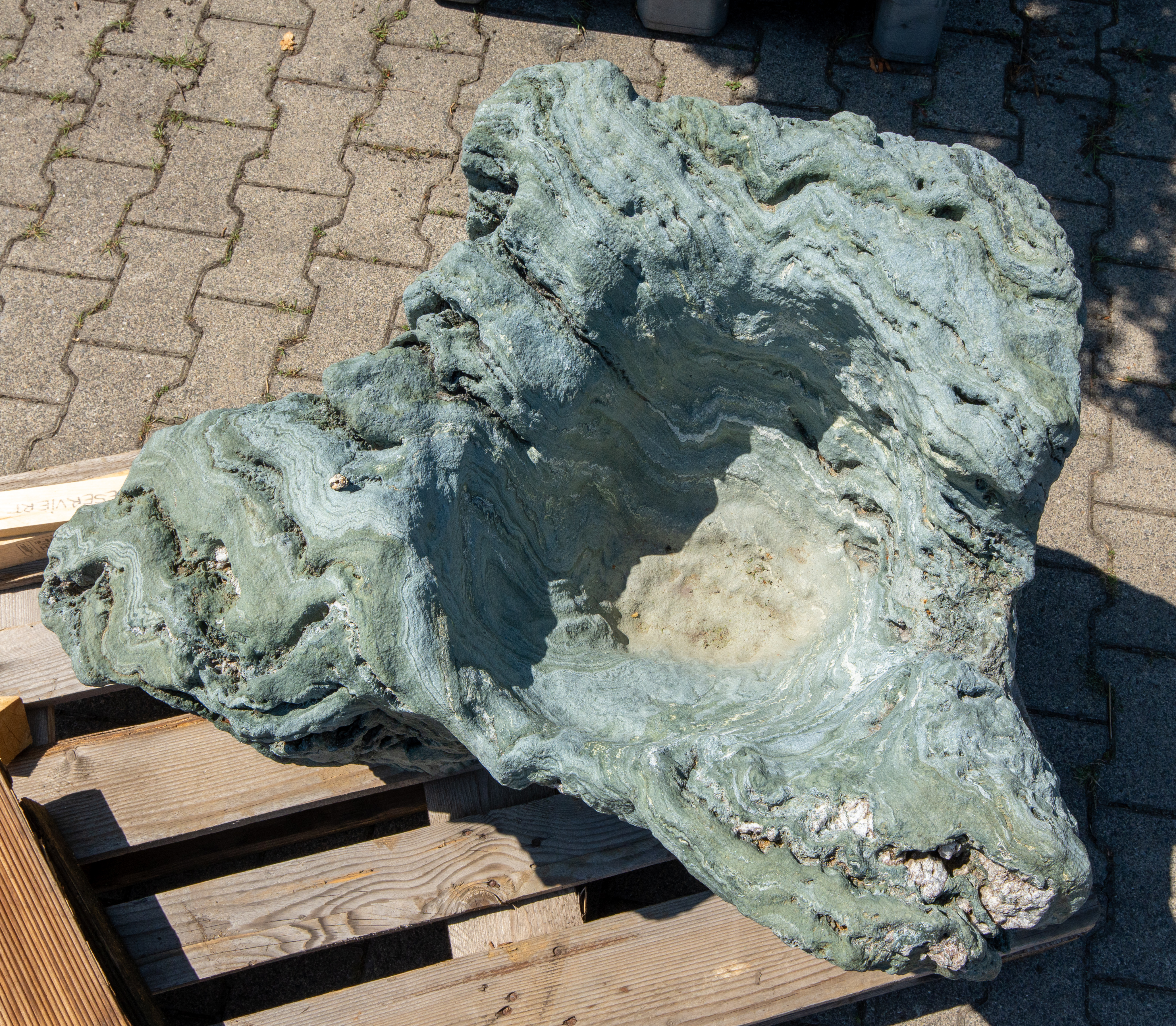 Wasserbecken, Stein