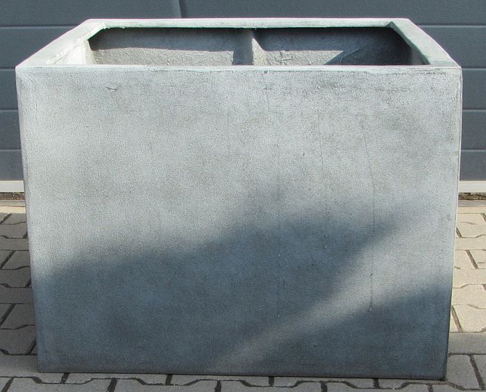 Robustes, unempfindliches und 100 % outdoortaugliches (UV- und frostbeständiges) Pflanzgefäß. Formstabil auch bei großem Füllvolumen dank Mehrschichttechnik und extra Verstärkungen.
 
klein: 79 x 79 x 60 cm, 250 l
groß: 96 x 96 x 67 cm, 585 l