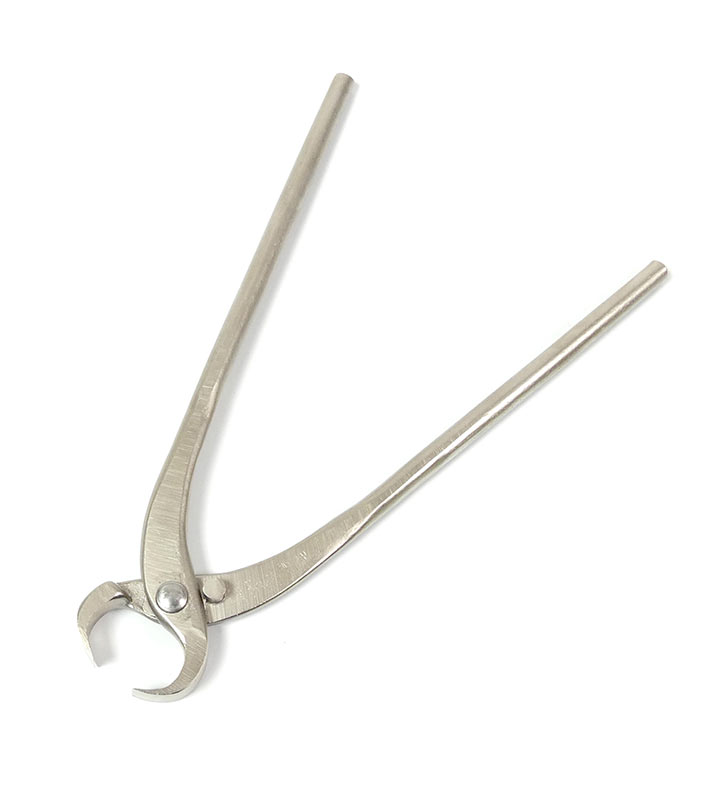 Masakuni Astzange Serie 8000 (ES, 230 mm) Astzange made in Japan. Besonders geeignet, um vorstehende Astansätze zu entfernen, jedoch auch beim Entfernen von kleineren Wurzeln hilfreich.
Die Werkzeuge aus der Serie 8000 sind rost- und korrosionsabweisend. Selbst Baumsaft bleibt auf der Oberfläche