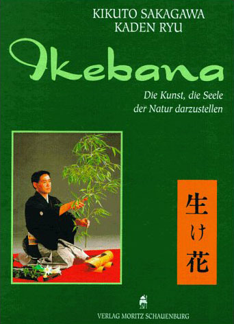 "Die Kunst, die Seele der Natur darzustellen" lautet der Untertitel des neuen Werkes von Sakagawa: Die Hintergründe der japanischen Blumenkunst werden gekonnt dem Neuling vermittelt. Viele Aspekte der traditionsreichen Kunstrichtungen Japans werden beleuc