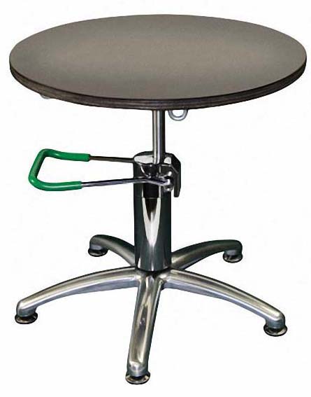 Green-T Basic Arbeitstisch rund Fuktioneller Metallsockel mit verstellbarer Unterstützung auf 5 Punkten und Hebehydraulikpumpe mit Pedalsteuerung:
- Höhenverstellung: Pumpen des Pedals
- Feststellen: Pedal nach oben
- Absenken: Pedal nach unten drücken
Stufenlos höhenverstellbar von c