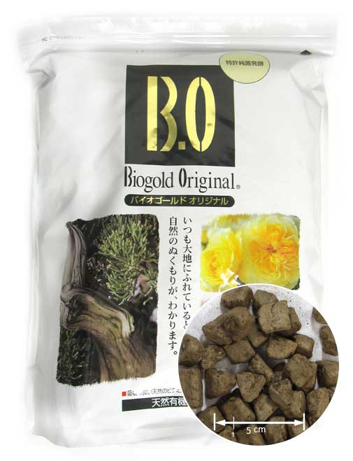 Biogold Original N: 5,5 - P: 6,5 - K: 3,5 
Organischer Langzeitdünger aus Japan für alle Nadelbäume, Laubgehölze und Azaleen
 
· + Spurenelemente (Magnesium, Eisen, Kupfer...)
· Langzeitwirkung von bis zu 2 Monaten 
· Stärkt die Vitalität der Pflanze
· Dreiecksform verhi