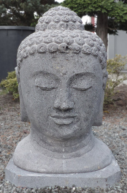 Buddhakopf aus Lava - 60 cm Höhe: 60 cm
Gewicht: ca. 87 kg
mit Stellplatte