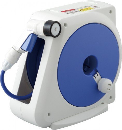 Takagi Kompakt-Schlauchtrommel (15 m) Diese leichte Schlauchtrommel (15 m + 1,5 m Anschlussschlauch) verfügt über eine integrierte ‘Kompakt-Brause’ und einen ausziehbaren Fuß mit Lochbohrung für die Wandaufhängung.
Ebenfalls enthalten ist ein Schlauch mit einem Innendurchmesser von ca. 7,5 mm