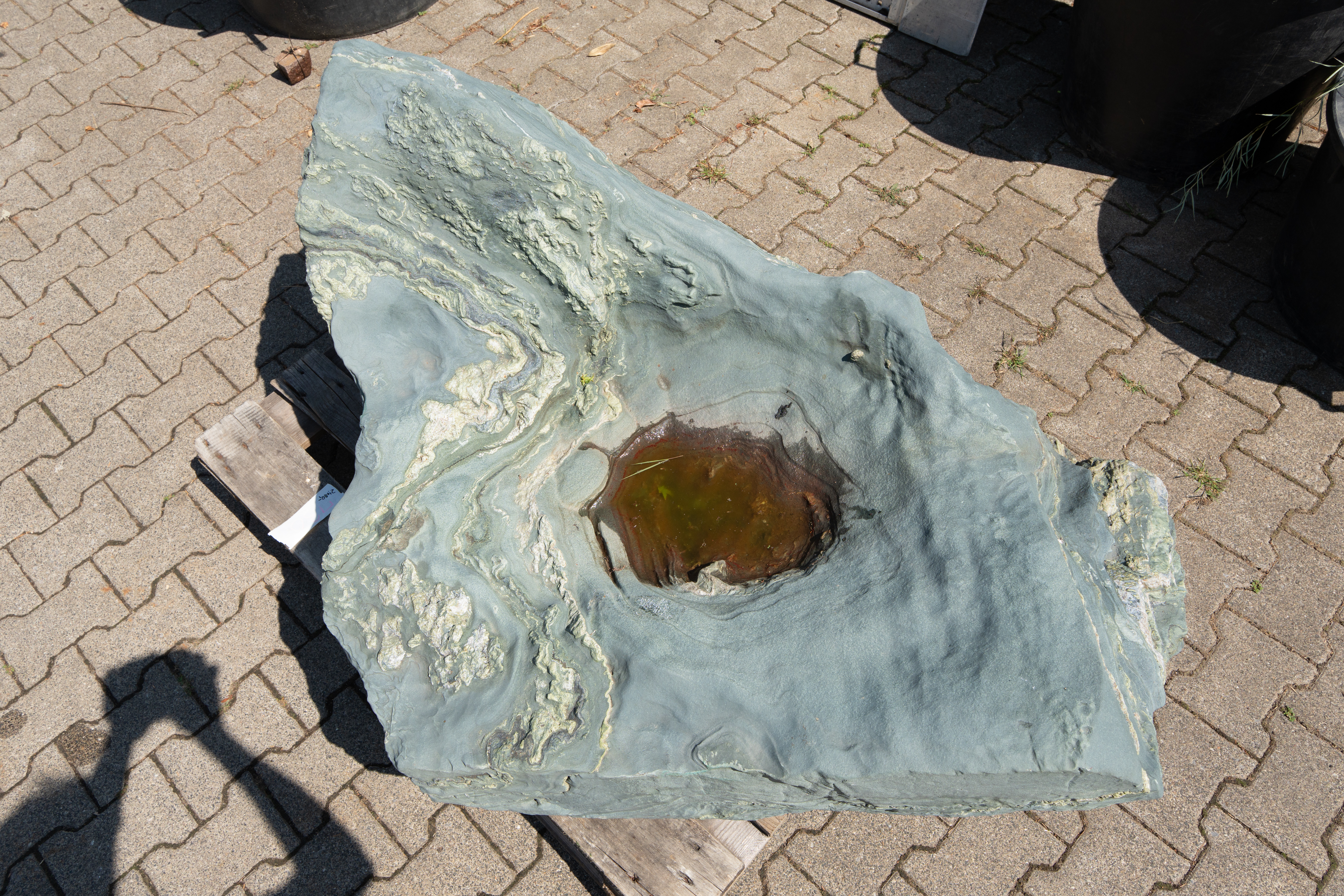 Wasserbecken, Stein