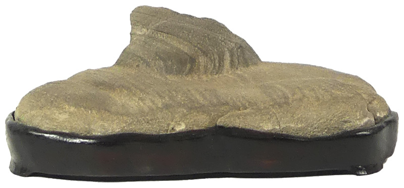 Suiseki - ca. 16,5 x 11 x 5,5 cm Suiseki mit Dai
Maße inklusive Dai