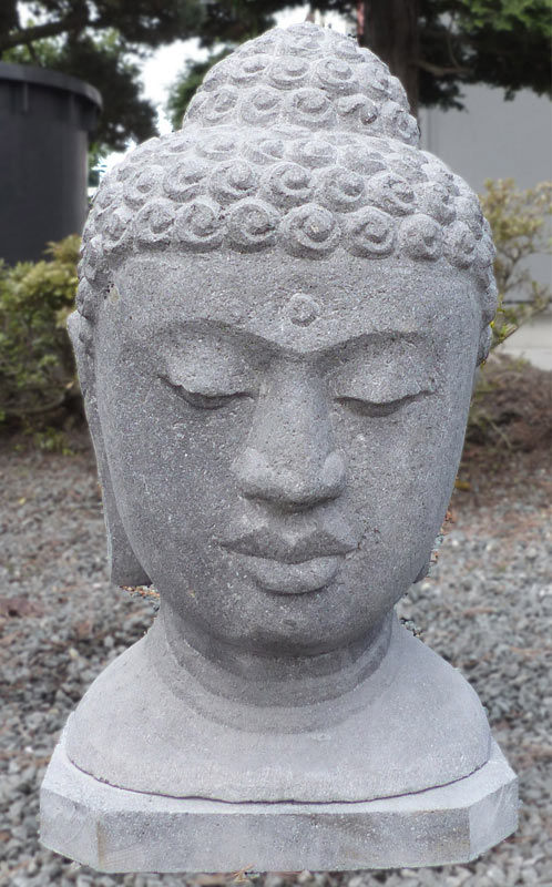 Buddhakopf aus Lava - 40 cm Höhe: 40 cm
Gewicht: ca. 33 kg
mit Stellplatte