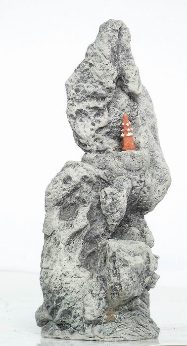Dieser Felsen aus Steinguss ist sehr schön zur Landschaftsgestaltung in Bonsai Schalen geeignet.

Witterungsunempfindlich, Unterseite glatt, dreidimensional herausgearbeitet