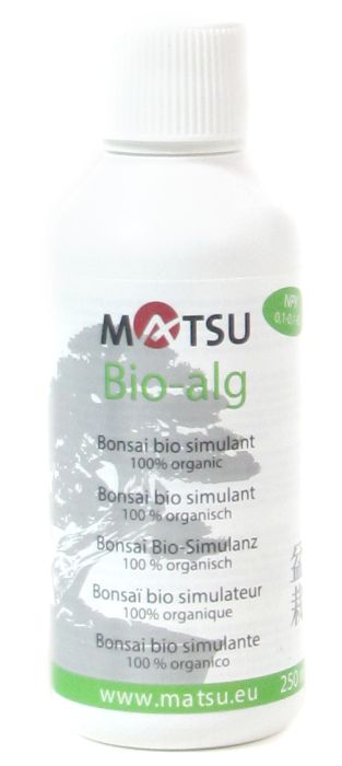 Matsu Bio-alg (250 ml) Bio-alg ist ein Bio-Stimulanz, das in Kombination mit anderen Bonsai-Düngern verwendet werden kann. Er gibt dem Laub mehr Farbe und erhöht die Widerstandskraft gegen Krankheiten. 
Hergestellt aus 100% Seetang (kalt gepresst): Spurenelemente, Mineralien, E