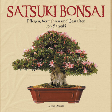 Die Belgierin Janine Droste ist seit Jahren als Spezialistin für Satsuki-Azaleenbonsai bekannt und ihr erstes Buch „Satsuki Bonsai – Versorgung der Satsuki-Azalea das ganze Jahr über“ ist in vier Sprachen erfolgreich verkauft worden.
In ihrem neuem Buch h