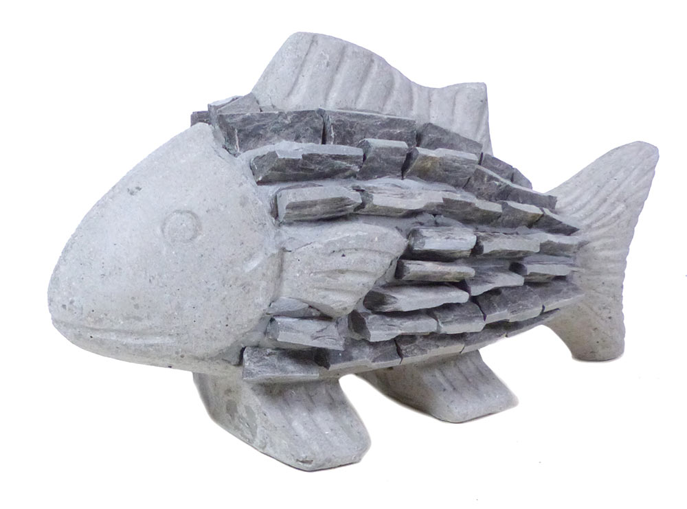 Material: Betonguß mit Schieferbesatz

Handarbeit