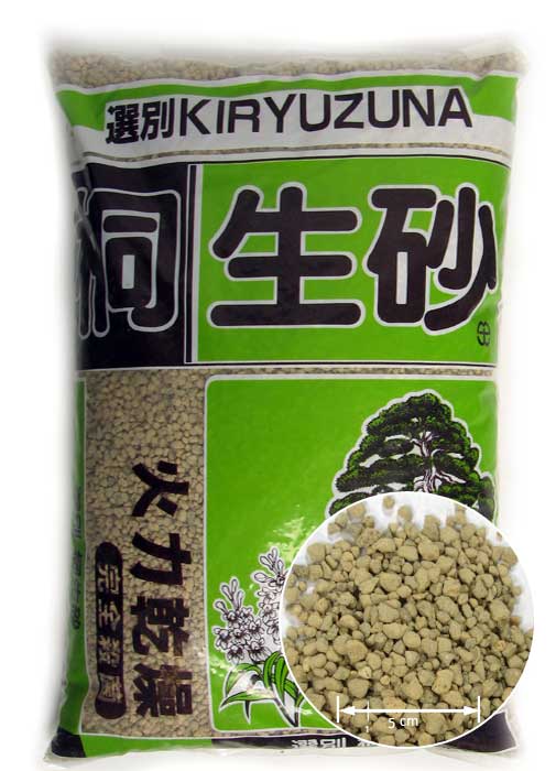 Die japanische Vitaminerde Kiryu ist besonders gut geeignet für Nadelgehölze, als Zuschlagstoff für Mischerden oder pur für geschwächte Nadelgehölze.

Mit dieser Erde fördern Sie merklich das Wachstum Ihres Bonsai. Sie werden begeistert sein.