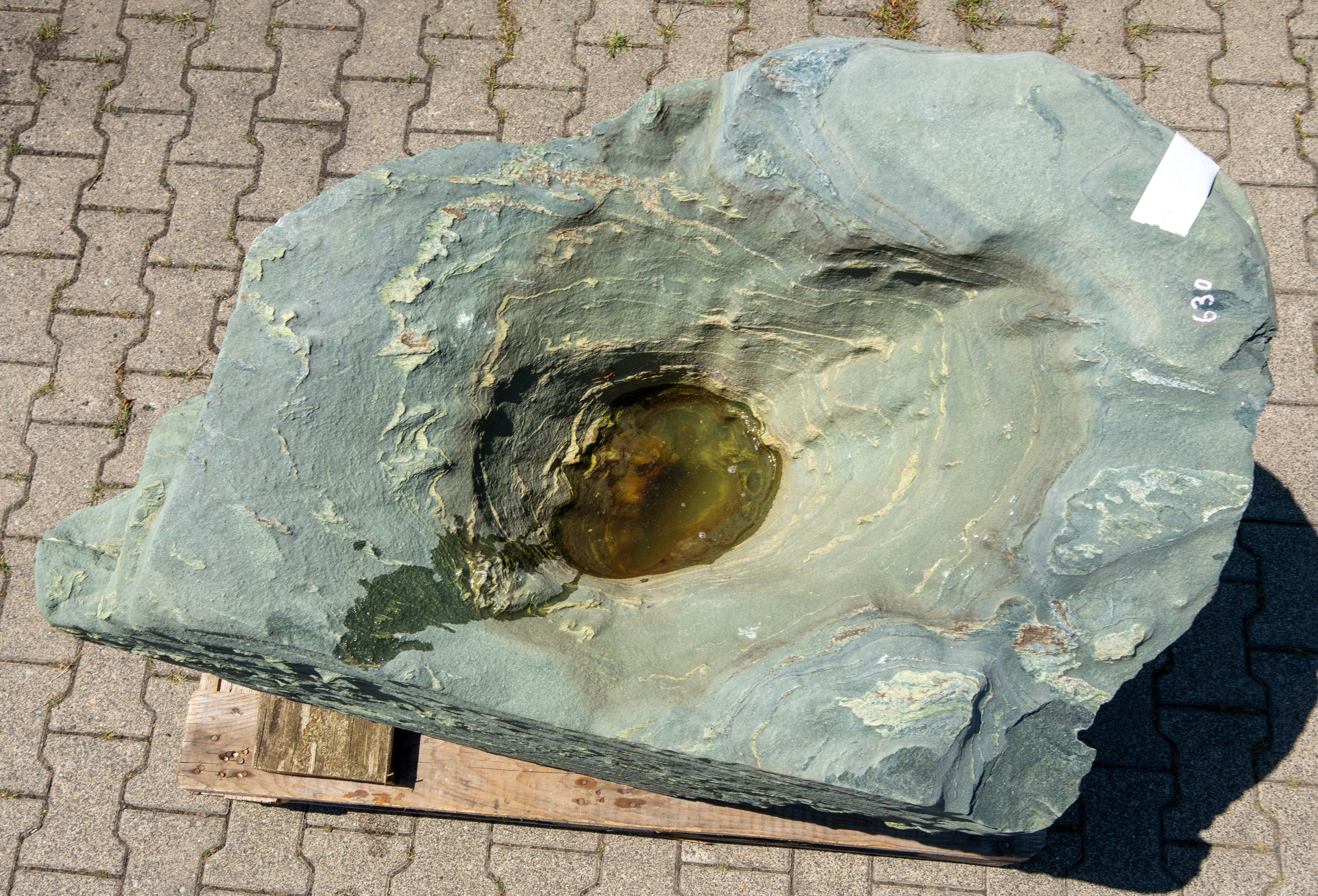 Wasserbecken, Stein