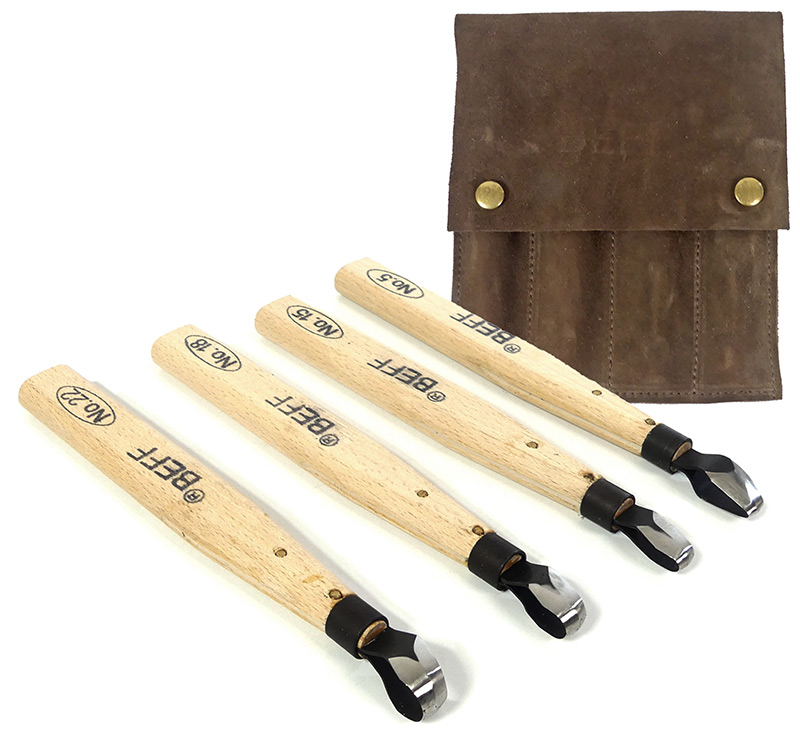 Das Set besteht aus 4 Werkzeugen mit Echtholzgriff, die in einer Tasche aus Wildleder komfortabel aufbewahrt werden.
Länge der Werkzeuge:
No. 5: 17,5 cm
No. 15: 17 cm
No. 18: 17 cm
No. 22: 17,5 cm